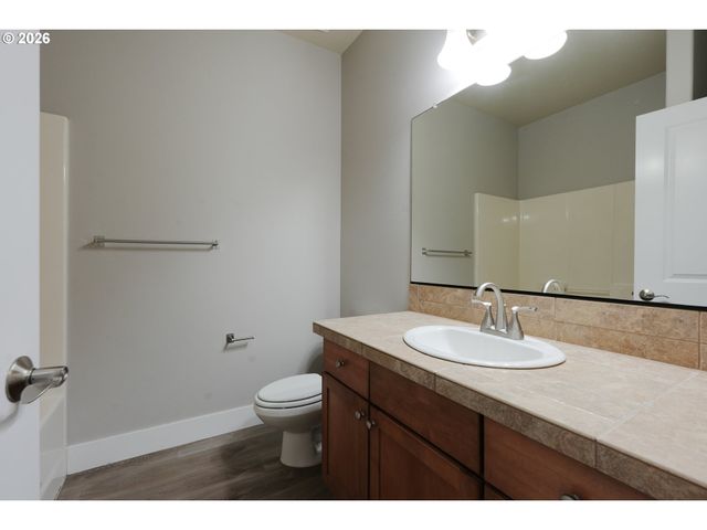 4711 E MASTERS Dr, Newberg, OR 97132