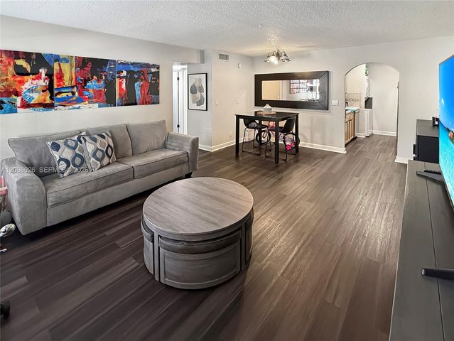 10056 Twin Lakes Drive 37-D, Coral Springs, FL 33071