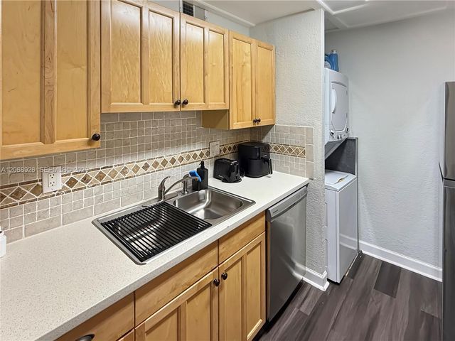 10056 Twin Lakes Drive 37-D, Coral Springs, FL 33071