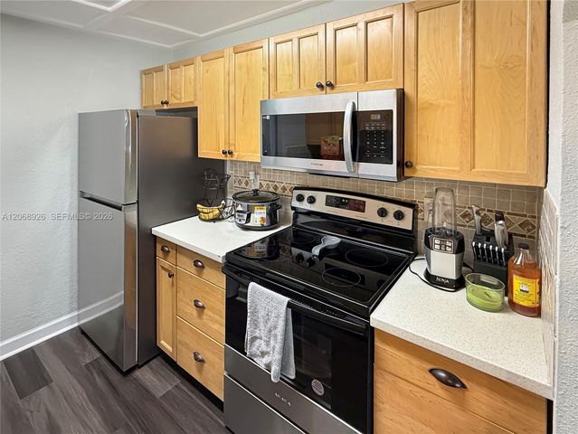 10056 Twin Lakes Drive 37-D, Coral Springs, FL 33071
