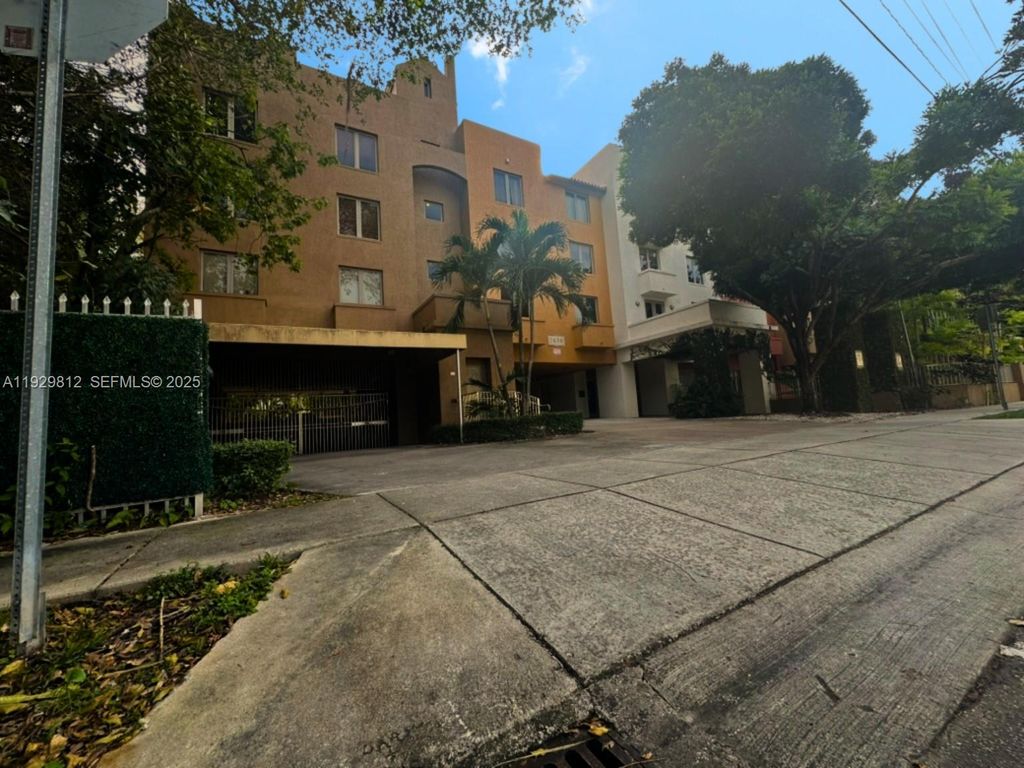 2630 SW 28th St 44, Miami, FL 33133