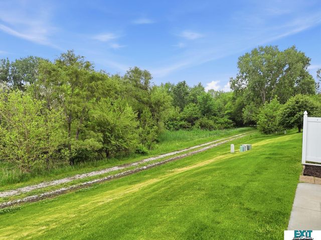 2524 Cedar Cove Road, Lincoln, NE 68507