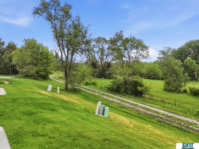 2524 Cedar Cove Road, Lincoln, NE 68507