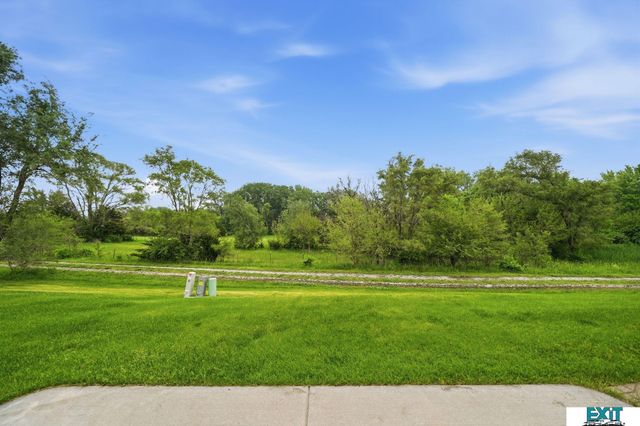 2524 Cedar Cove Road, Lincoln, NE 68507