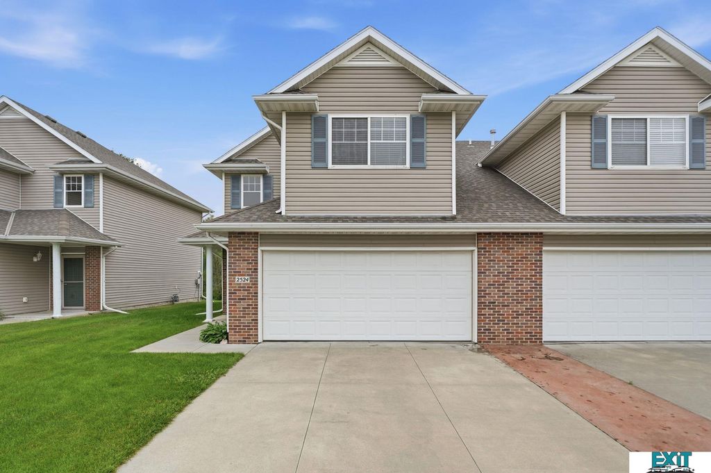 2524 Cedar Cove Road, Lincoln, NE 68507