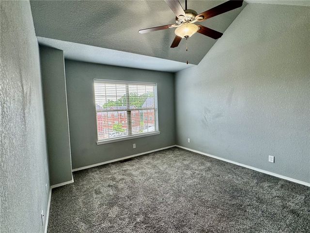 279 S Breakwater Lane, Fayetteville, AR 72704