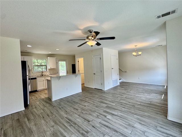 279 S Breakwater Lane, Fayetteville, AR 72704