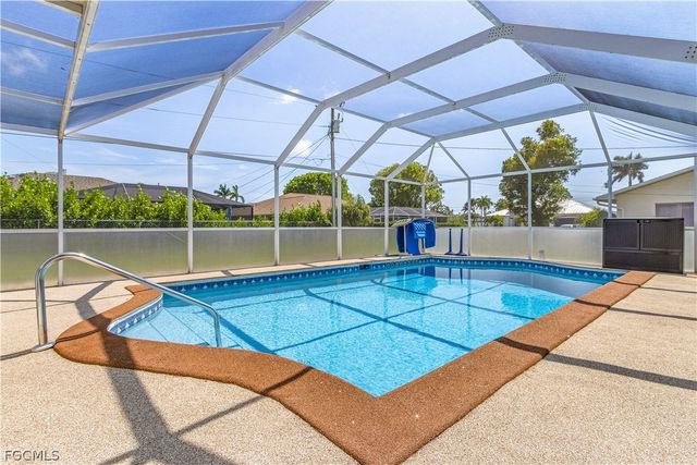 428 SW 37th ST, Cape Coral, FL 33914