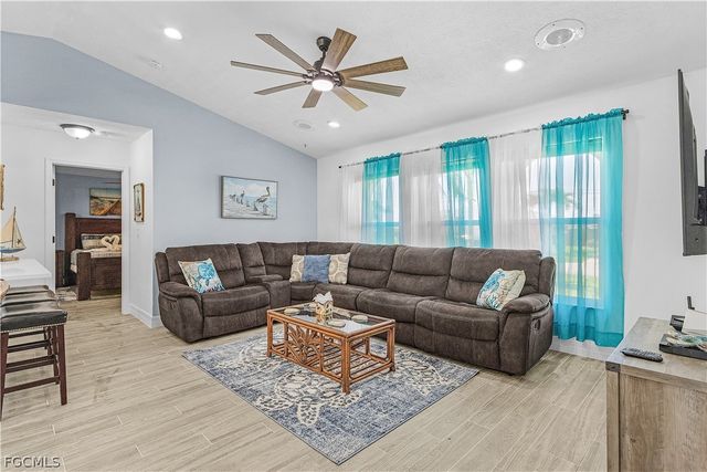 428 SW 37th ST, Cape Coral, FL 33914