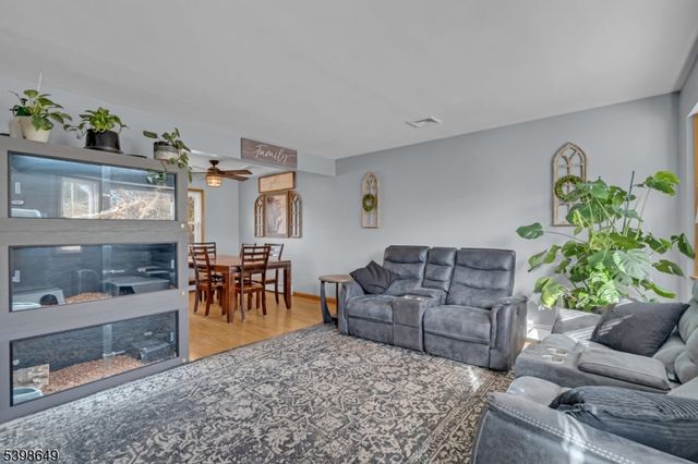 6 Gail Rd, Hillsborough Twp., NJ 08844