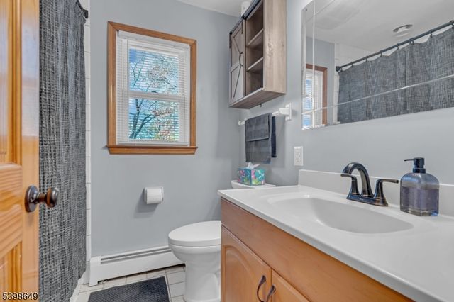 6 Gail Rd, Hillsborough Twp., NJ 08844