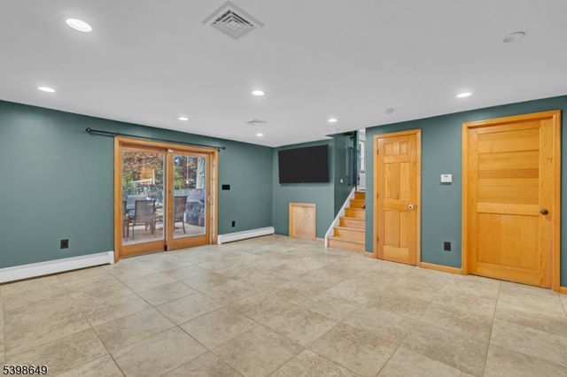 6 Gail Rd, Hillsborough Twp., NJ 08844