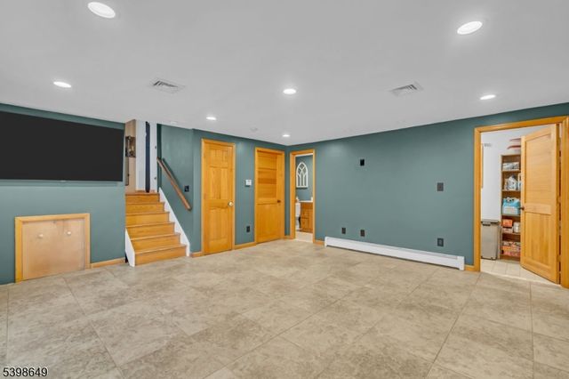 6 Gail Rd, Hillsborough Twp., NJ 08844