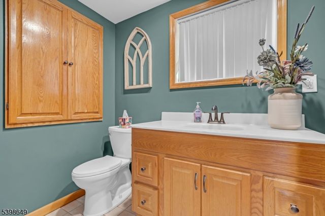 6 Gail Rd, Hillsborough Twp., NJ 08844