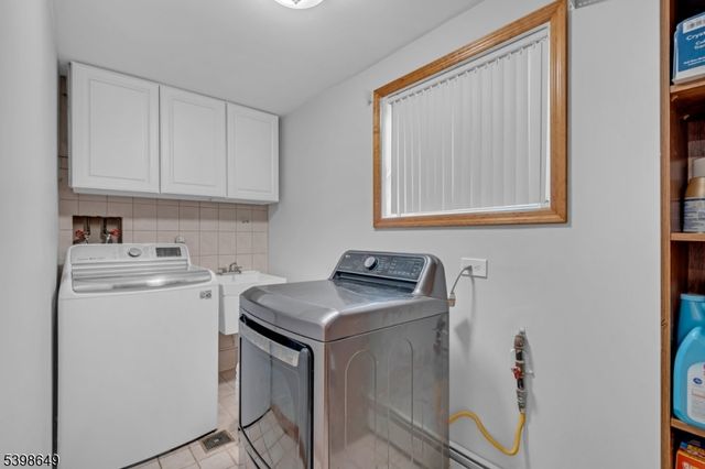 6 Gail Rd, Hillsborough Twp., NJ 08844