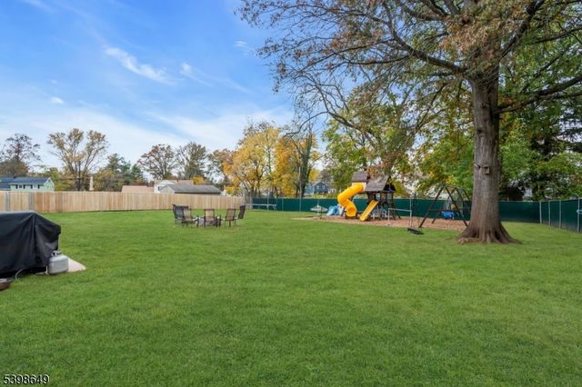 6 Gail Rd, Hillsborough Twp., NJ 08844