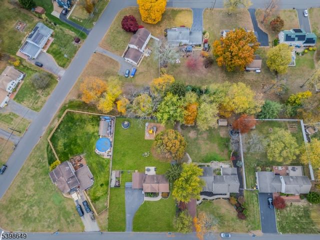 6 Gail Rd, Hillsborough Twp., NJ 08844