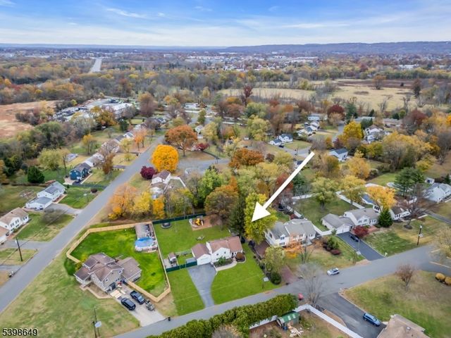 6 Gail Rd, Hillsborough Twp., NJ 08844