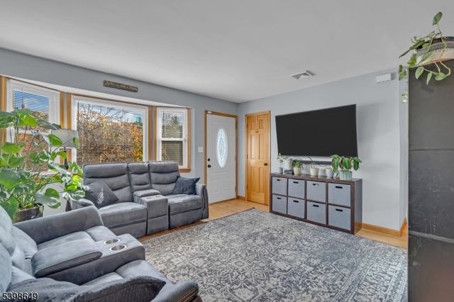 6 Gail Rd, Hillsborough Twp., NJ 08844