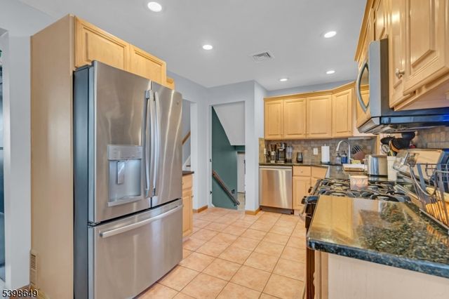 6 Gail Rd, Hillsborough Twp., NJ 08844