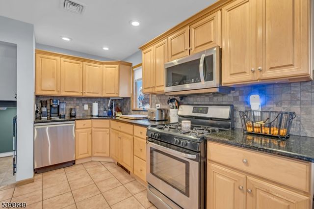 6 Gail Rd, Hillsborough Twp., NJ 08844