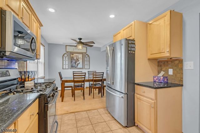 6 Gail Rd, Hillsborough Twp., NJ 08844