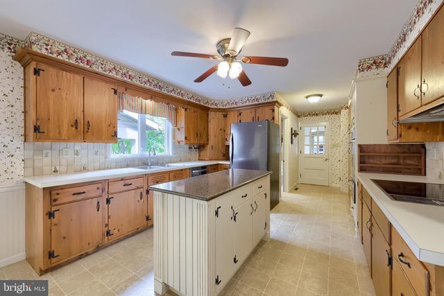 210 STEVENS RD, Stevens, PA 17578