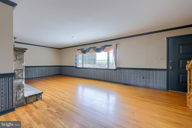 210 STEVENS RD, Stevens, PA 17578