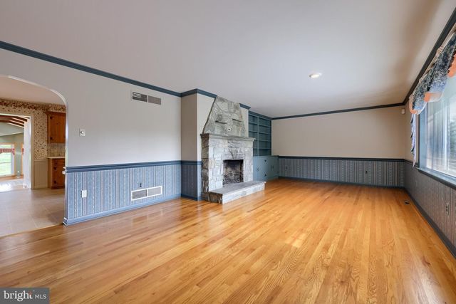 210 STEVENS RD, Stevens, PA 17578
