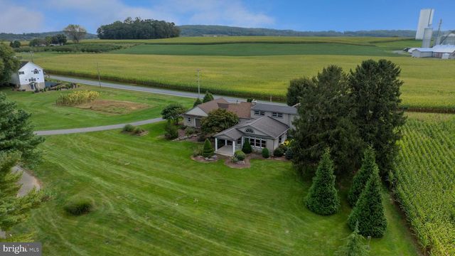 210 STEVENS RD, Stevens, PA 17578