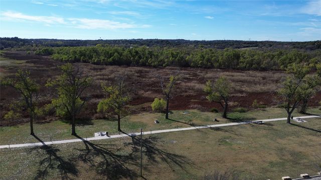 2800 E Lake Drive, Weatherford, TX 76087