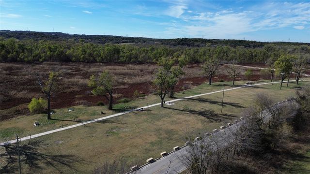 2800 E Lake Drive, Weatherford, TX 76087