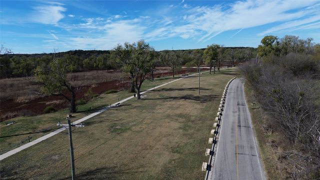 2800 E Lake Drive, Weatherford, TX 76087