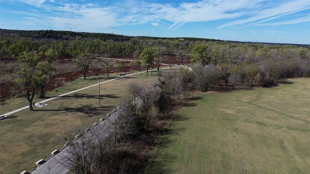 2800 E Lake Drive, Weatherford, TX 76087