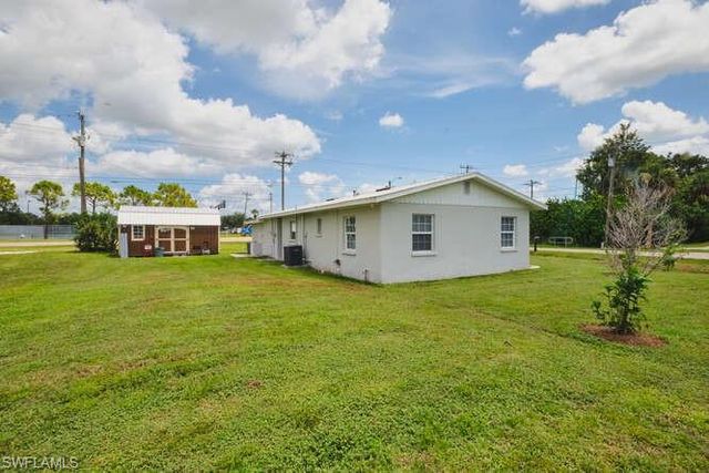 1637 Piney RD, North Fort Myers, FL 33903