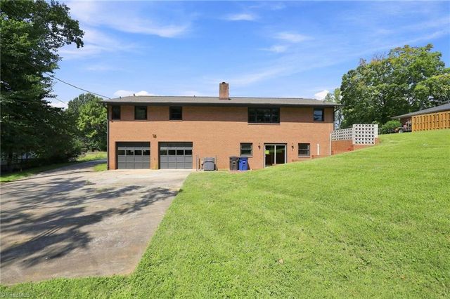 3539 New Walkertown Road, Winston-salem, NC 27105