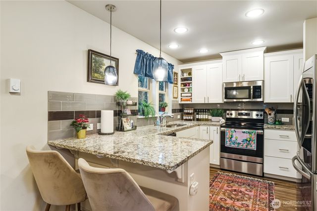 1776 Bungalow Way NE, Poulsbo, WA 98370