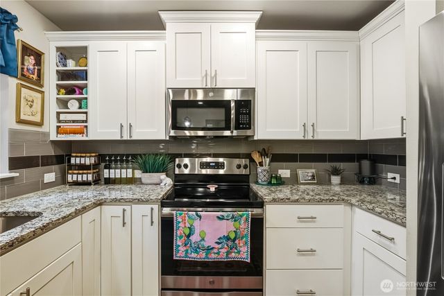 1776 Bungalow Way NE, Poulsbo, WA 98370