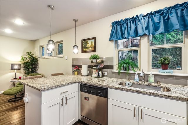 1776 Bungalow Way NE, Poulsbo, WA 98370