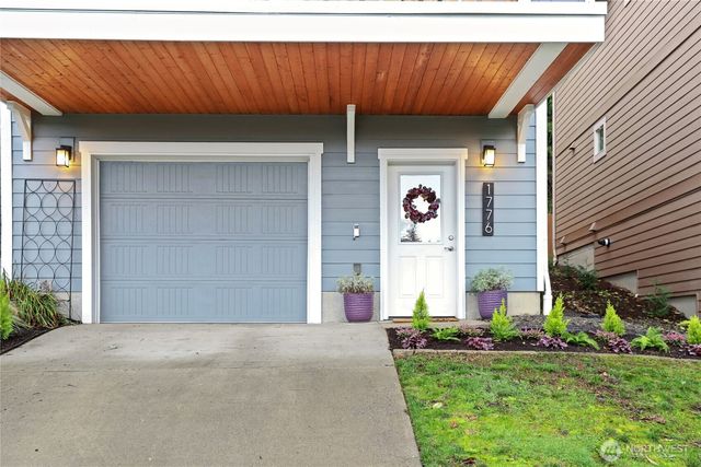 1776 Bungalow Way NE, Poulsbo, WA 98370