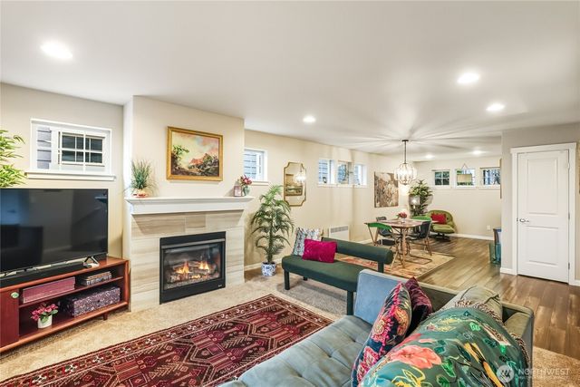 1776 Bungalow Way NE, Poulsbo, WA 98370