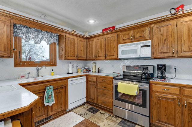 2518 S Pembrook Avenue, Springfield, MO 65807