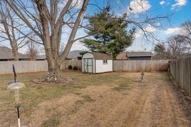 2518 S Pembrook Avenue, Springfield, MO 65807