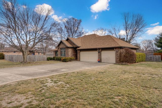 2518 S Pembrook Avenue, Springfield, MO 65807