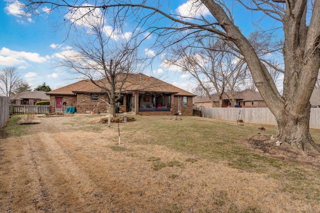 2518 S Pembrook Avenue, Springfield, MO 65807