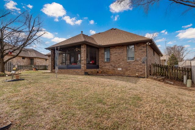 2518 S Pembrook Avenue, Springfield, MO 65807