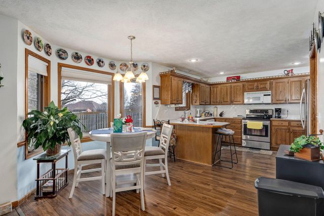 2518 S Pembrook Avenue, Springfield, MO 65807