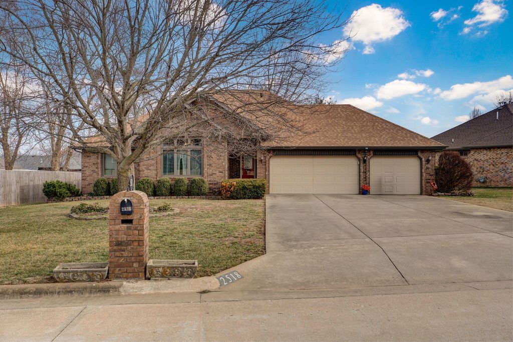 2518 S Pembrook Avenue, Springfield, MO 65807
