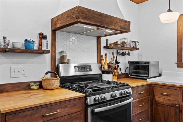 1720 East Drive, Beaumont, TX 77706