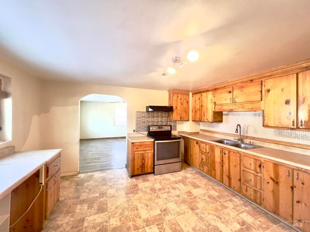 427 W 6th Ave, Jerome, ID 83338